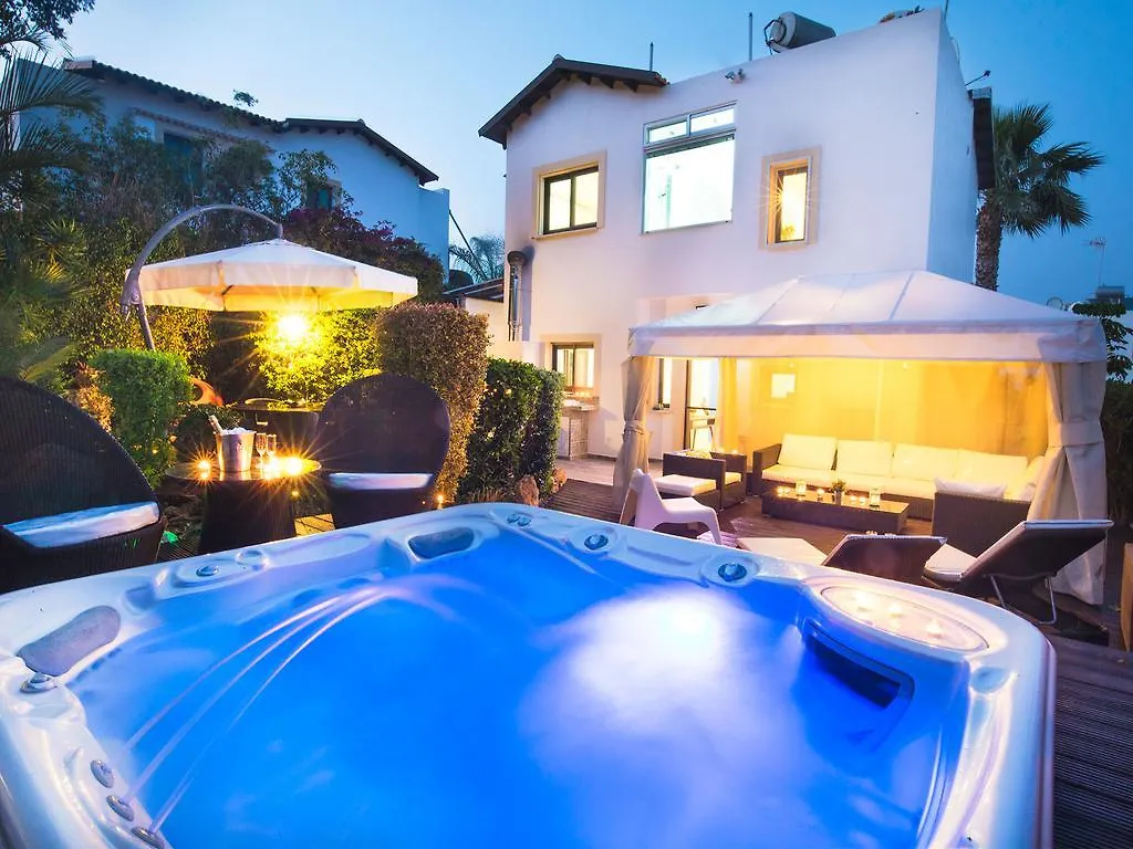 Villa Amelie - Konnos Beach location